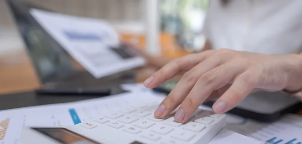 Smarter-Ways-To-Improve-Accounts-Receivable-Turnover-B2BE-Blog-1536x1025 Accounts Receivable Turnover: Smarter Ways To Speed It Up