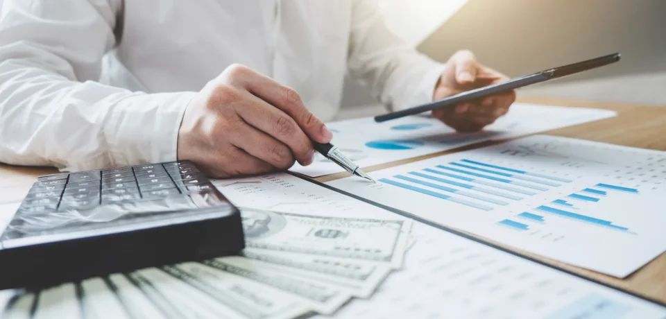 Gross Accounts Receivable | What It Is + Why It Matters | B2BE