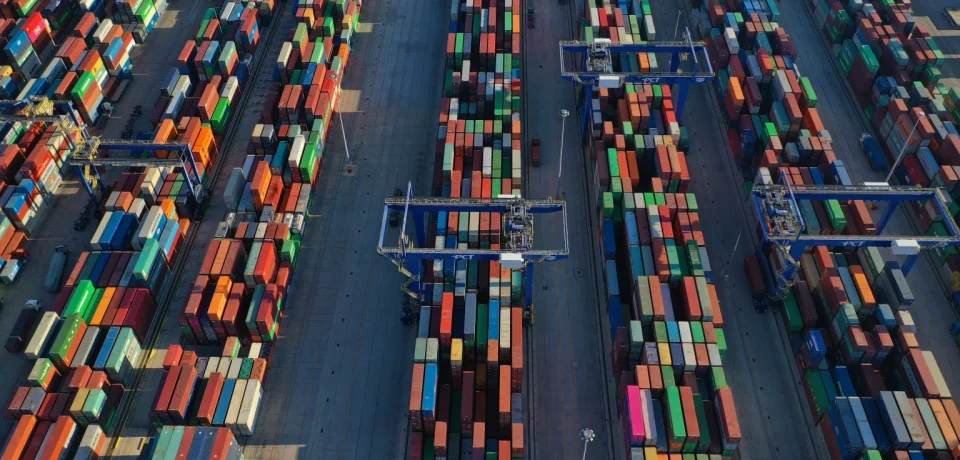 Global-Supply-Chain-Risks-Mitigating-Through-Technology-And-Strategy-B2BE-Blog-1536x864 Global Supply Chain Risks | Key Strategies To Mitigate Risk